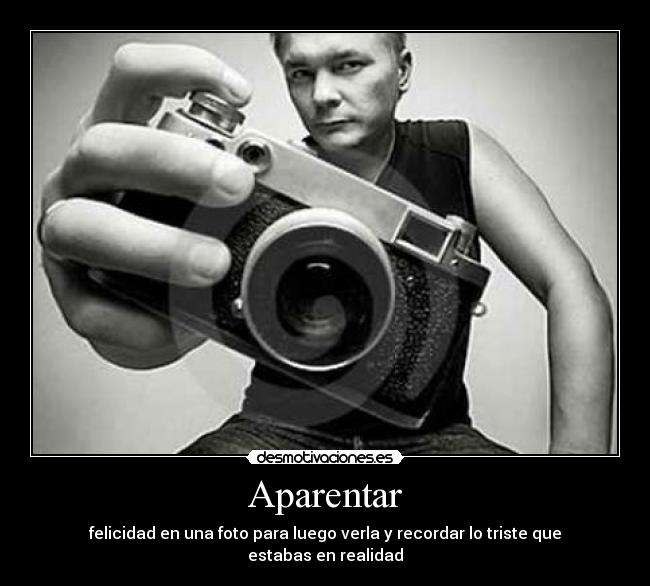 Aparentar - felicidad en una foto para luego verla y recordar lo triste que estabas en realidad