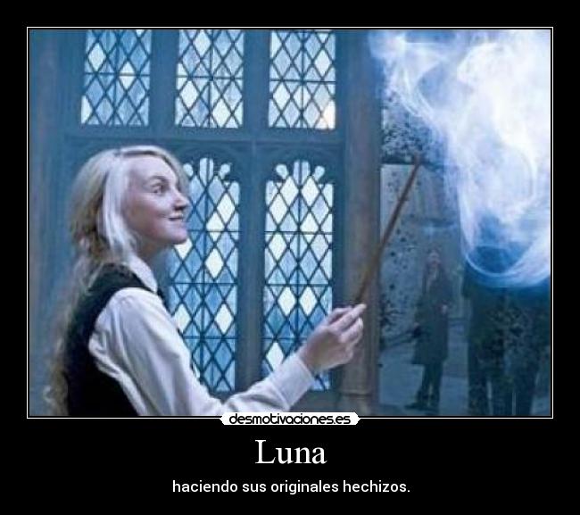 Luna - haciendo sus originales hechizos.