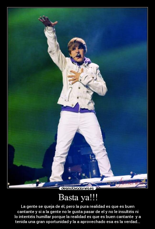 Basta ya!!! - La gente se queja de él, pero la pura realidad es que es buen
cantante y si a la gente no le gusta pasar de el y no le insultéis ni
lo intentéis humillar porque la realidad es que es buen cantante y a
tenida una gran oportunidad y la a aprovechado esa es la verdad...