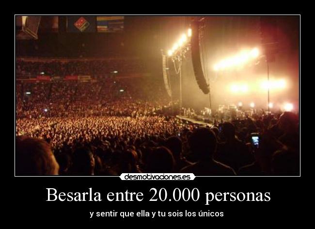 Besarla entre 20.000 personas - 