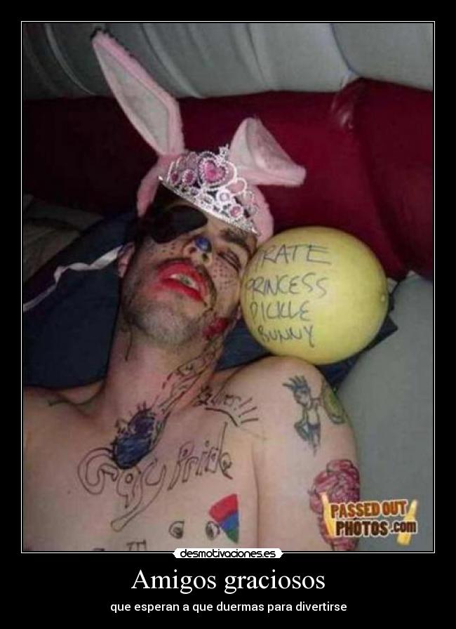 Amigos graciosos - que esperan a que duermas para divertirse