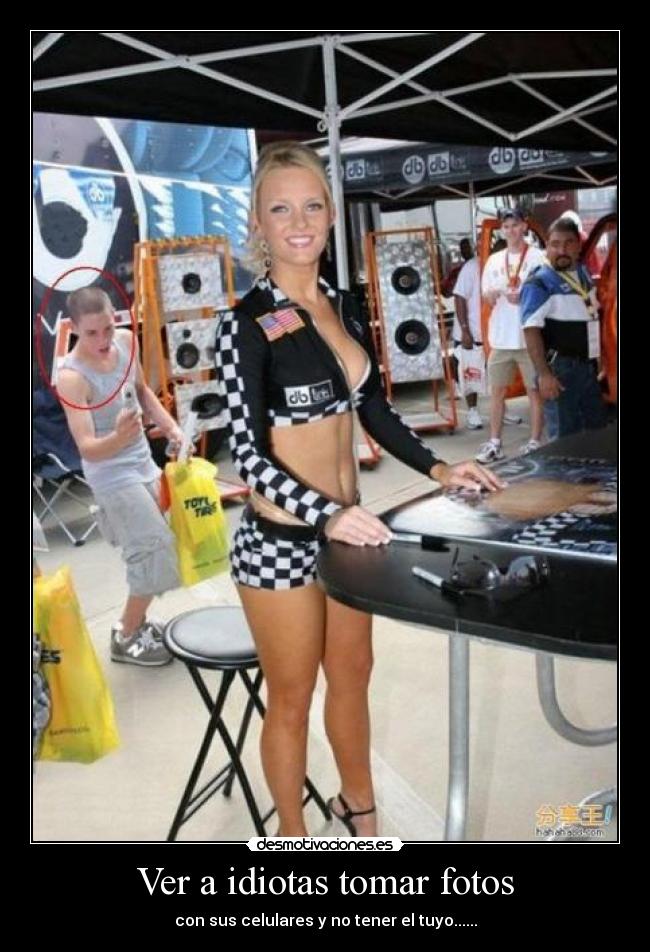 Ver a idiotas tomar fotos - con sus celulares y no tener el tuyo......