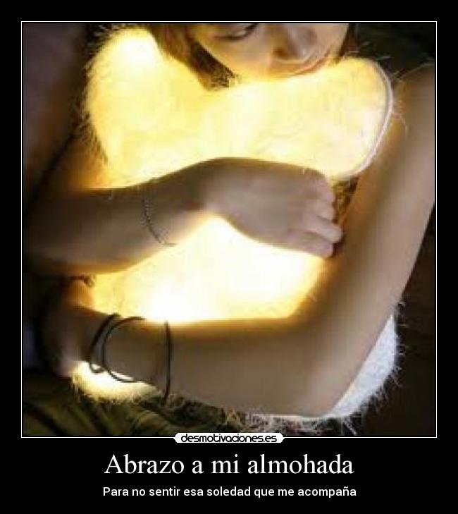 Abrazo a mi almohada - Para no sentir esa soledad que me acompaña