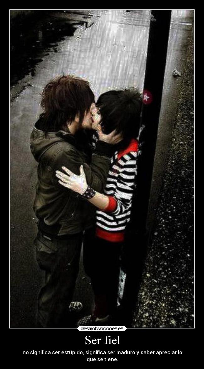 Ser fiel - no significa ser estúpido, significa ser maduro y saber apreciar lo que se tiene.