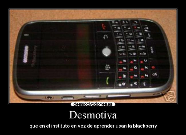 Desmotiva - que en el instituto en vez de aprender usan la blackberry