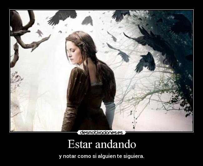 Estar andando - y notar como si alguien te siguiera.