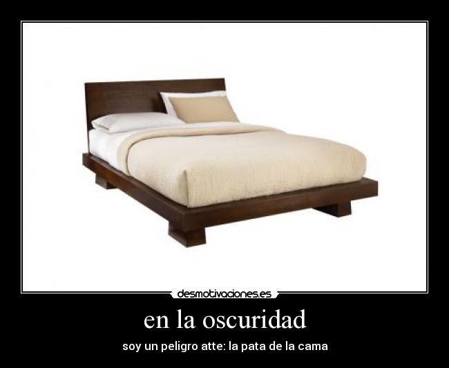 en la oscuridad - soy un peligro atte: la pata de la cama