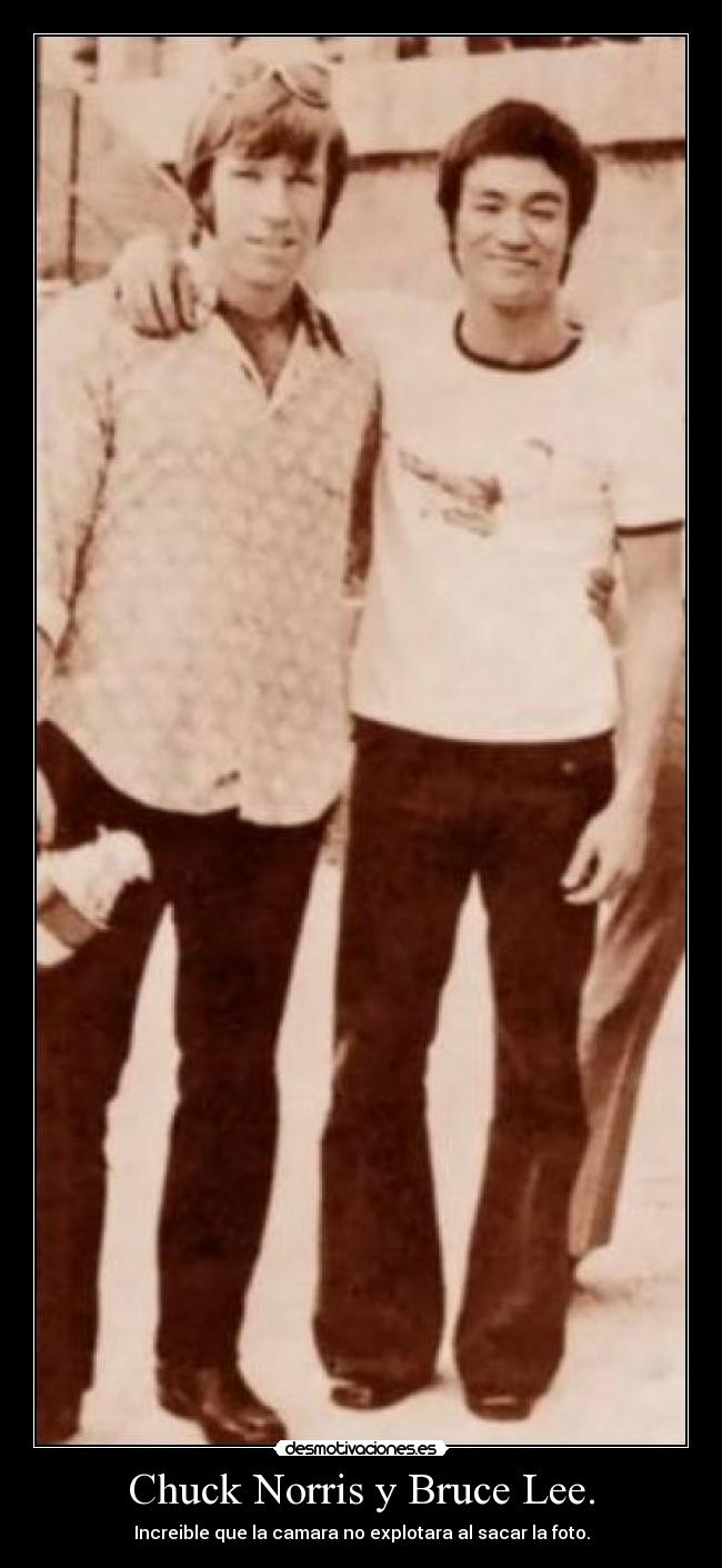 Chuck Norris y Bruce Lee. - Increible que la camara no explotara al sacar la foto.