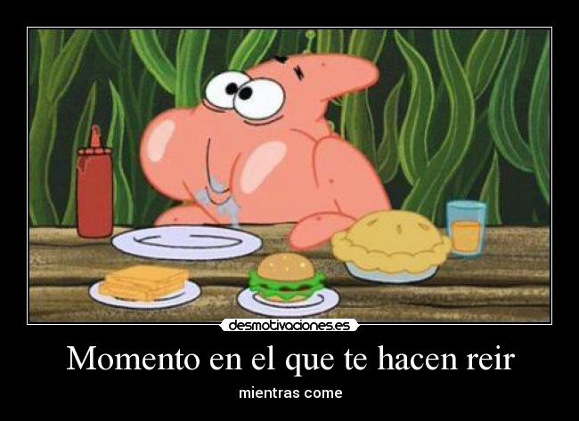Momento en el que te hacen reir - mientras come