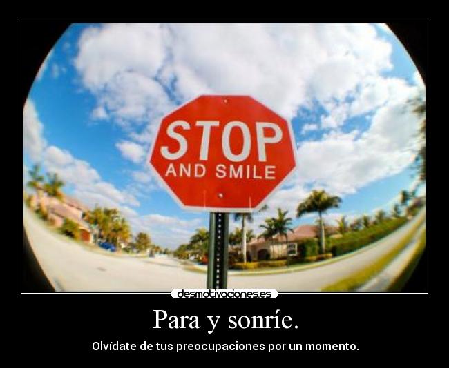 Para y sonríe. -