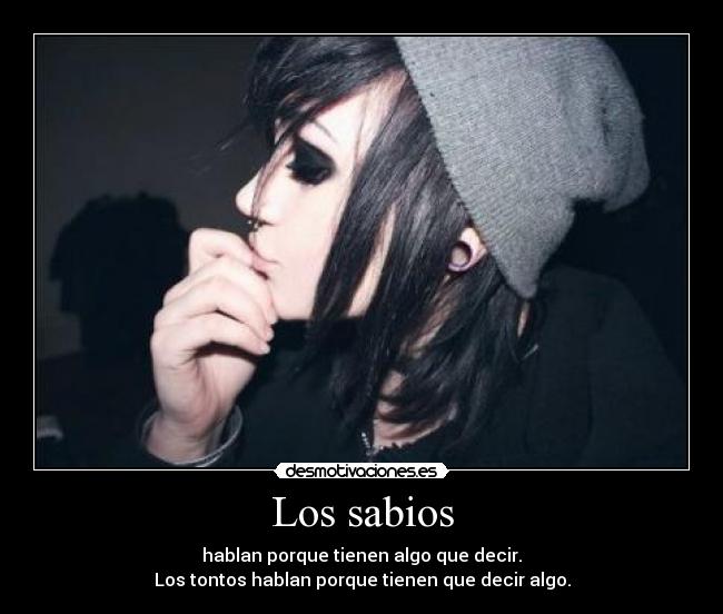 Los sabios - hablan porque tienen algo que decir.
Los tontos hablan porque tienen que decir algo.