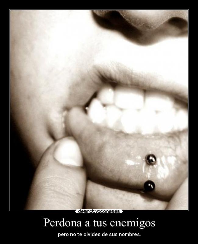 Perdona a tus enemigos - pero no te olvides de sus nombres.
