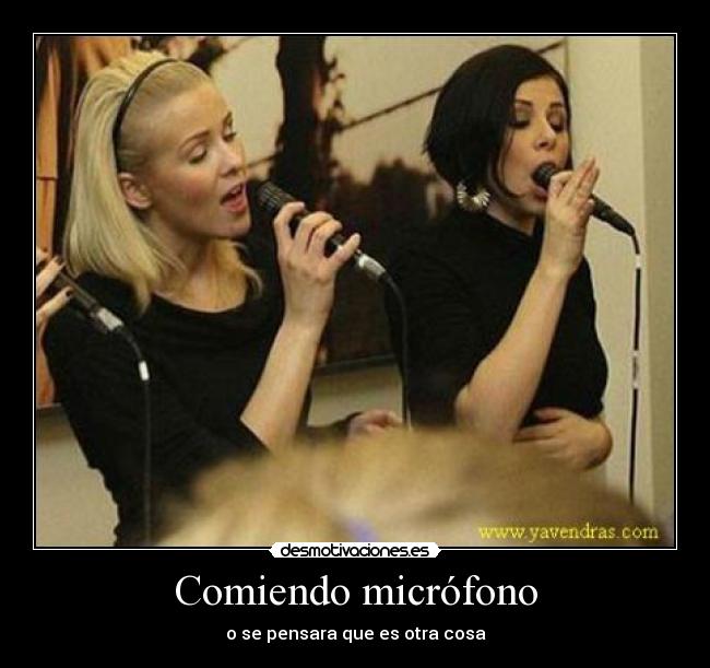 Comiendo micrófono - o se pensara que es otra cosa