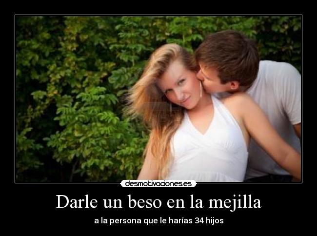 Darle un beso en la mejilla -