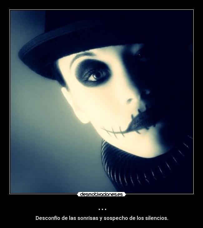 ... - Desconfío de las sonrísas y sospecho de los silencios.