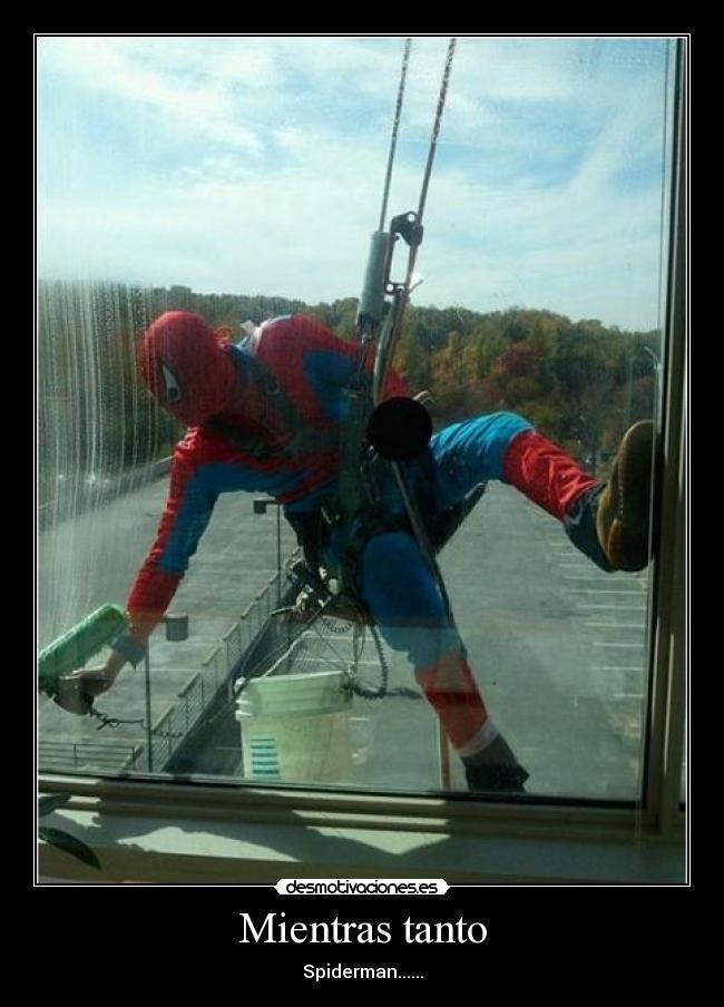 Mientras tanto - Spiderman......