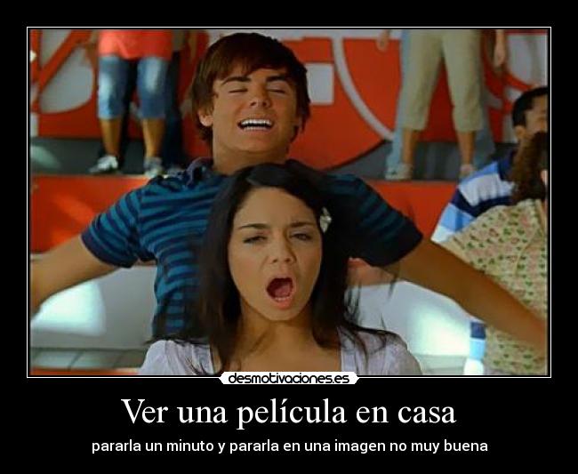 Ver una película en casa -