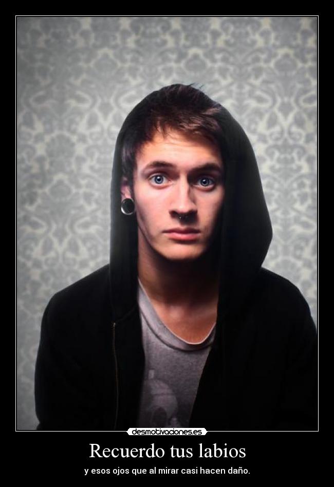 Recuerdo tus labios - y esos ojos que al mirar casi hacen daño.