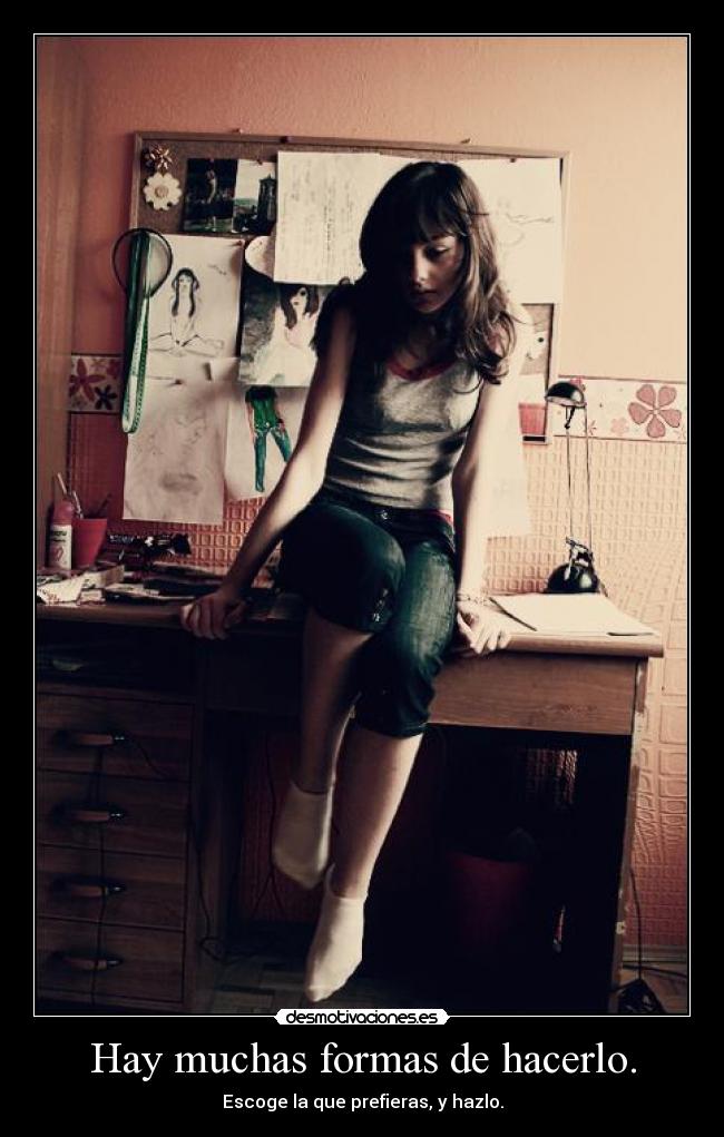 carteles aquiestoyyo hola sobre escritorio esta bien desmotivaciones