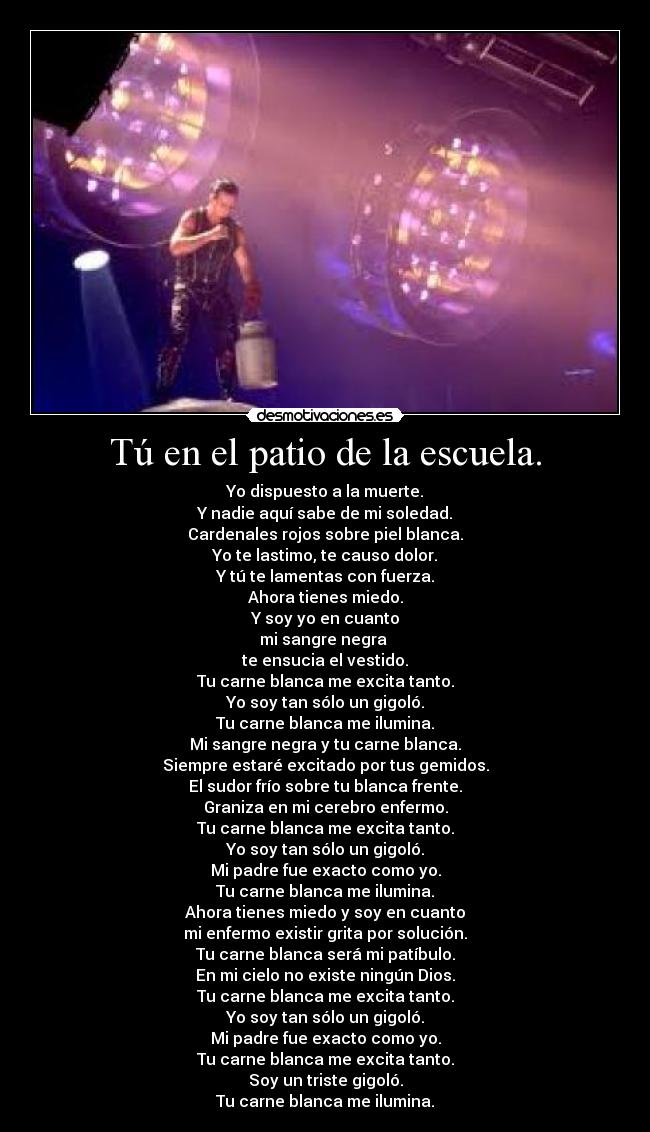 Tú en el patio de la escuela. -