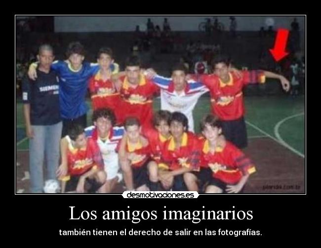 Los amigos imaginarios - también tienen el derecho de salir en las fotografías.