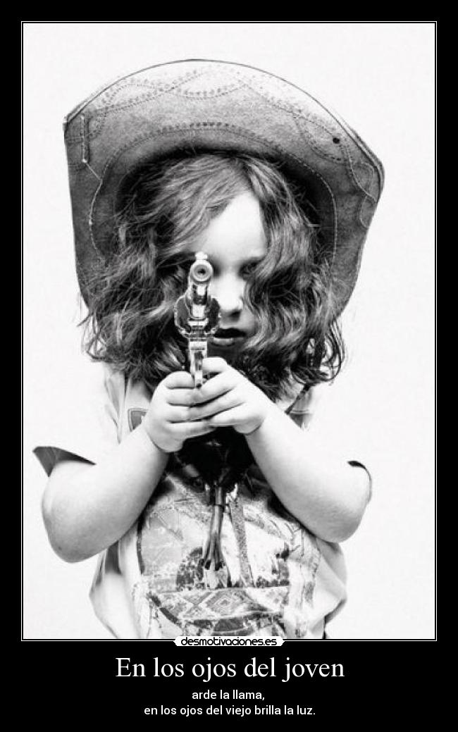En los ojos del joven - arde la llama,
en los ojos del viejo brilla la luz.