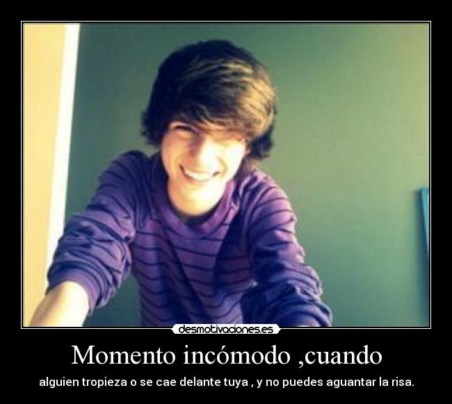 Momento incómodo ,cuando - alguien tropieza o se cae delante tuya , y no puedes aguantar la risa.