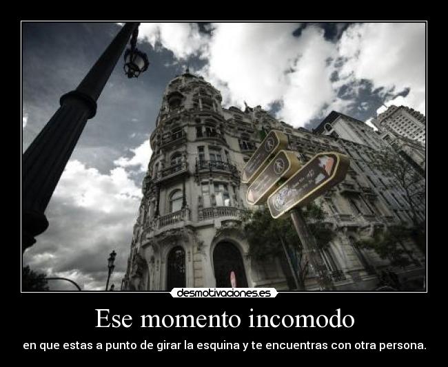 Ese momento incomodo - en que estas a punto de girar la esquina y te encuentras con otra persona.