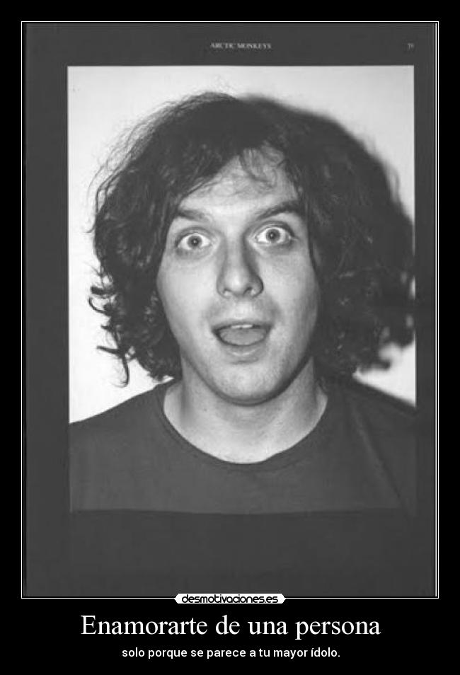 Enamorarte de una persona - solo porque se parece a tu mayor ídolo.