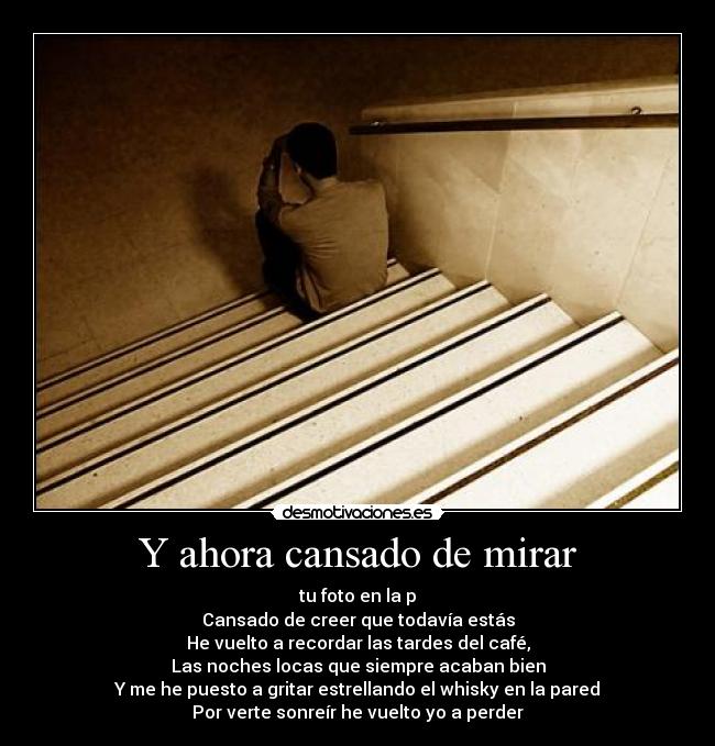 Y ahora cansado de mirar - tu foto en la p
Cansado de creer que todavÃa estás
He vuelto a recordar las tardes del café,
Las noches locas que siempre acaban bien
Y me he puesto a gritar estrellando el whisky en la pared
Por verte sonreÃr he vuelto yo a perder