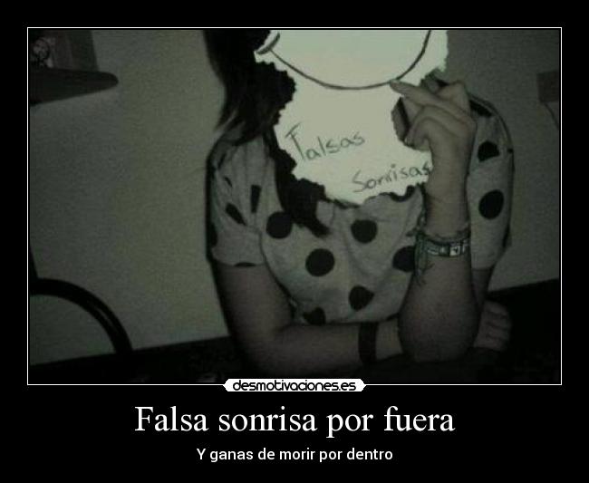 Falsa sonrisa por fuera - Y ganas de morir por dentro