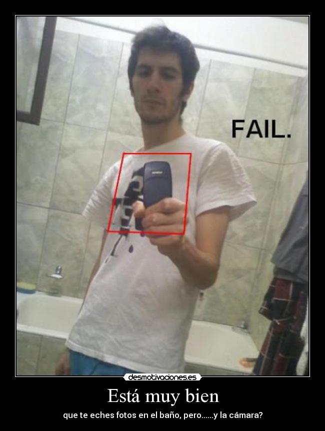 Está muy bien - que te eches fotos en el baño, pero......y la cámara?