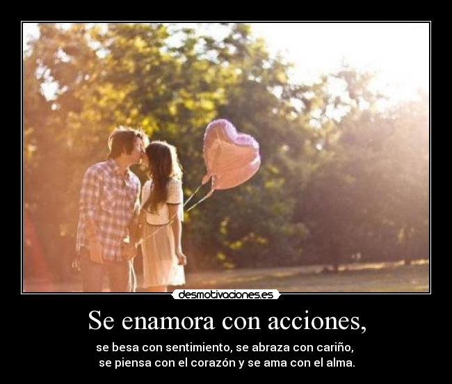 Se enamora con acciones, -
