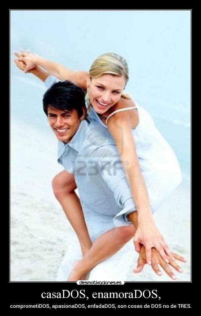 casaDOS, enamoraDOS, - comprometiDOS, apasionaDOS, enfadaDOS, son cosas de DOS no de TRES.