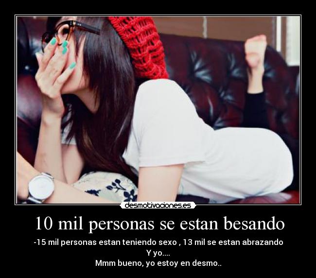 10 mil personas se estan besando - 