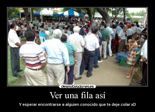 Ver una fila así - Y esperar encontrarse a alguien conocido que te deje colar xD