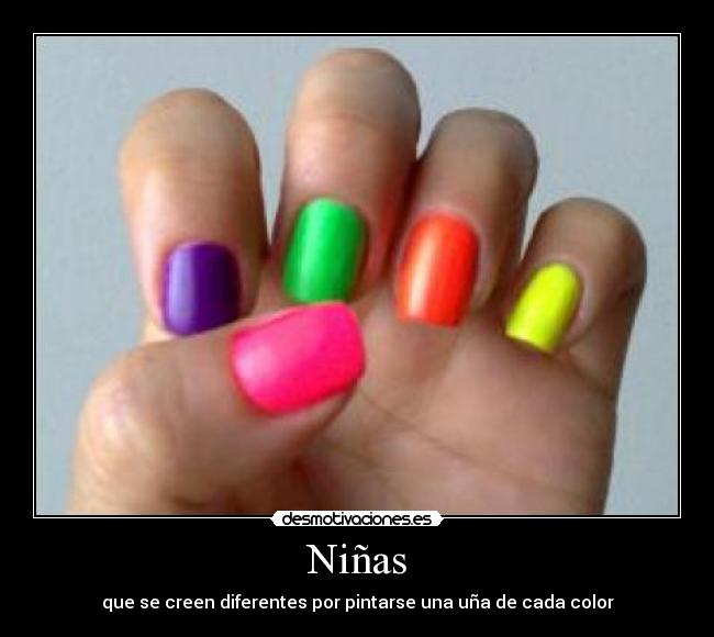 Niñas - que se creen diferentes por pintarse una uña de cada color