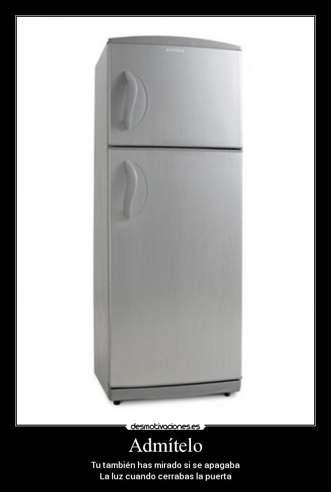 Admítelo - Tu también has mirado si se apagaba
La luz cuando cerrabas la puerta