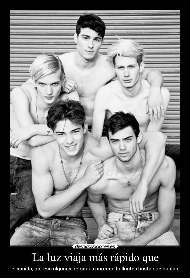 La luz viaja más rápido que - el sonido, por eso algunas personas parecen brillantes hasta que hablan.