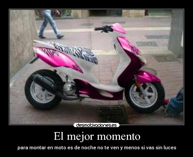 El mejor momento - para montar en moto es de noche no te ven y menos si vas sin luces