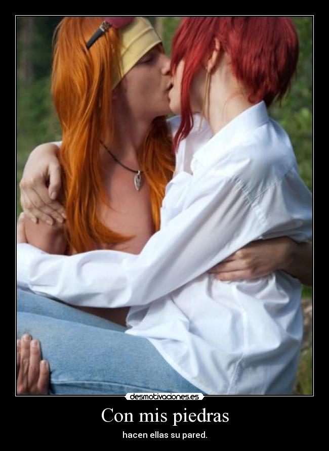 carteles mujer contra mujer desmotivaciones