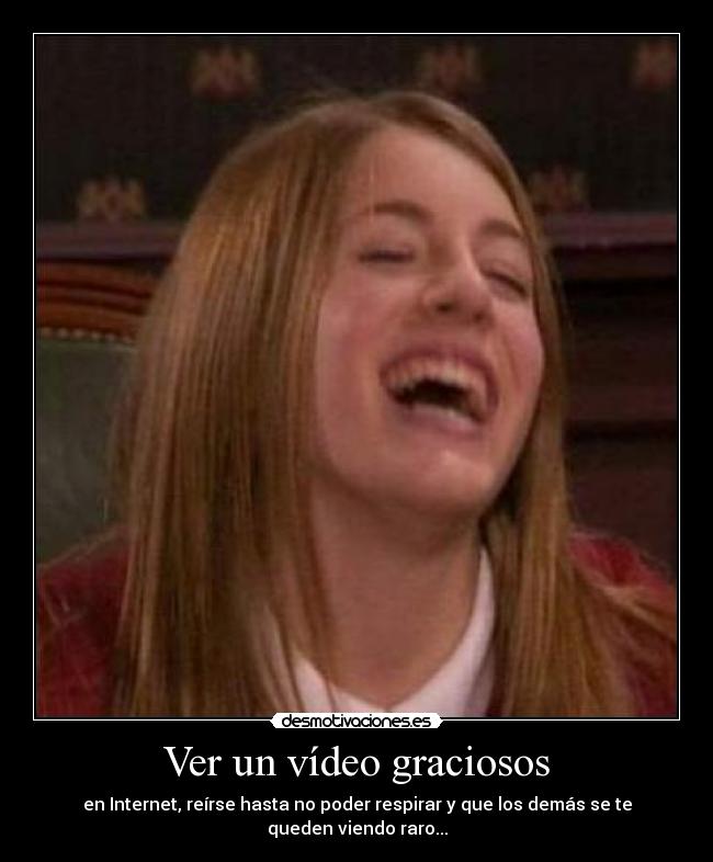 Ver un vídeo graciosos - en Internet, reírse hasta no poder respirar y que los demás se te queden viendo raro...