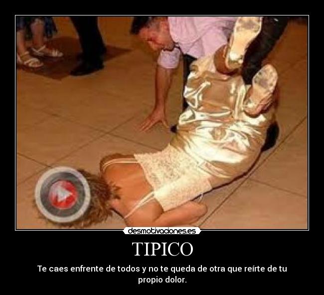 TIPICO - Te caes enfrente de todos y no te queda de otra que reírte de tu propio dolor.