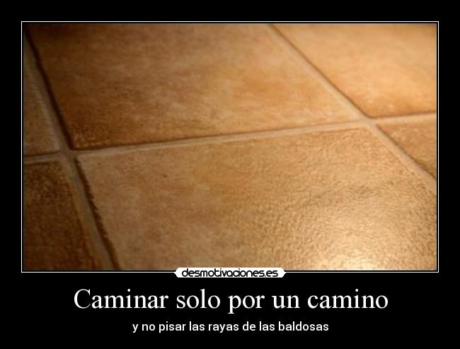 Caminar solo por un camino - 