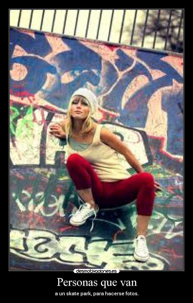 Personas que van - a un skate park, para hacerse fotos.