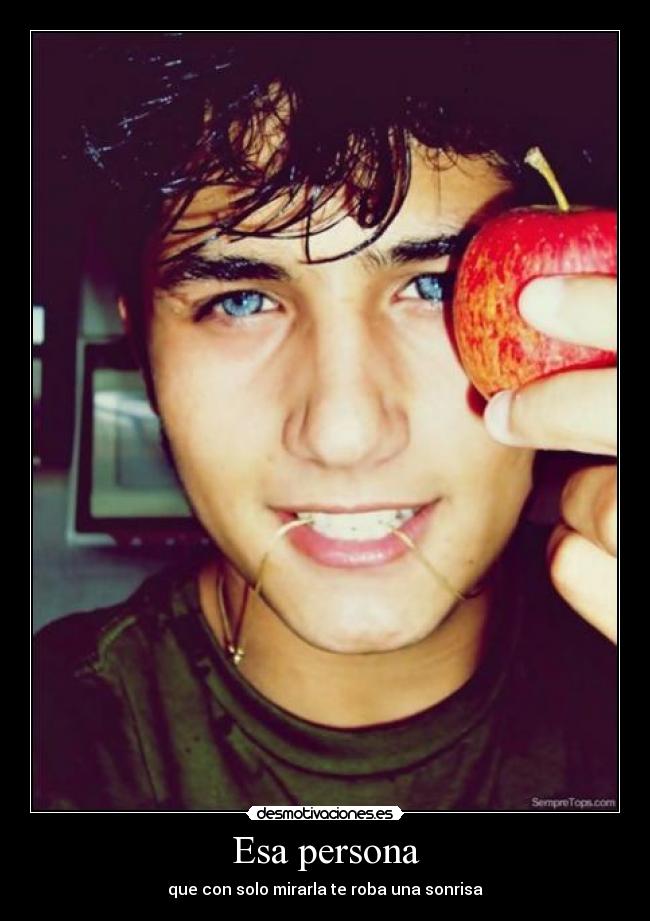 carteles esa persona que con solo mirarla roba una sonrisa desmotivaciones