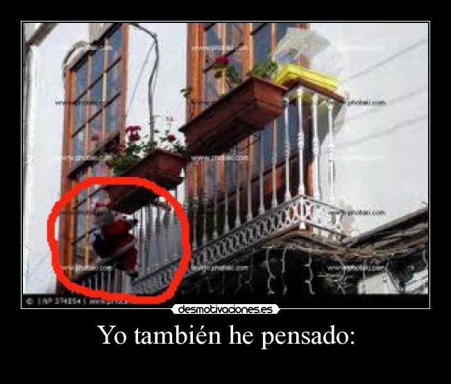 carteles papa noel santa claus cuelga del balcon seguro ladron haciendose pasar feliz navidad desmotivaciones