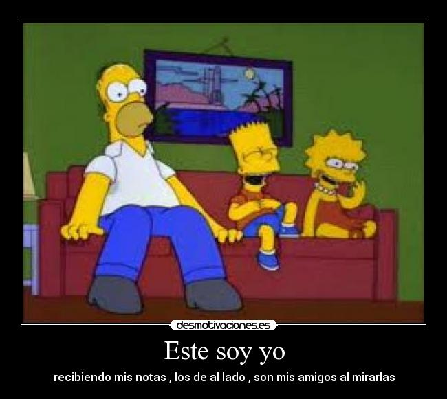 Este soy yo - recibiendo mis notas , los de al lado , son mis amigos al mirarlas