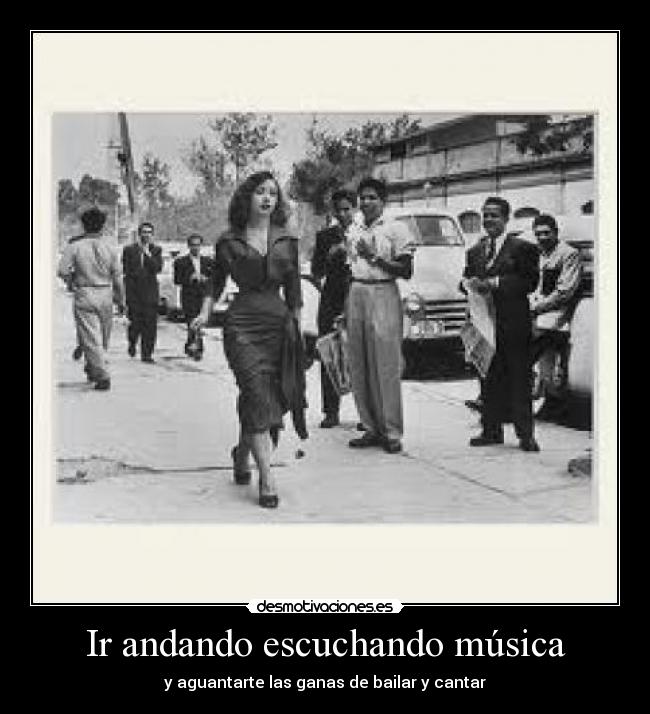 Ir andando escuchando música -