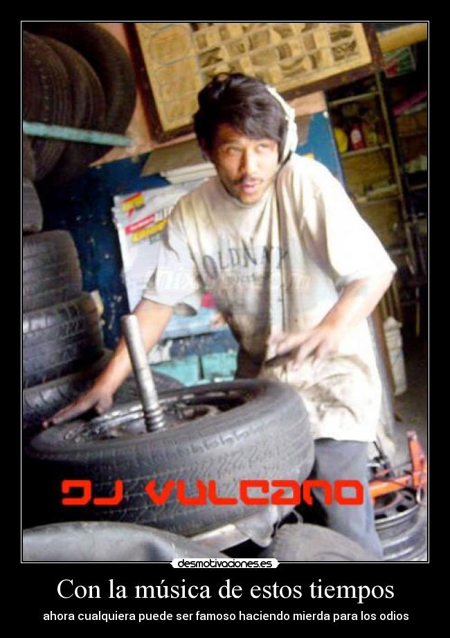 Con la música de estos tiempos -